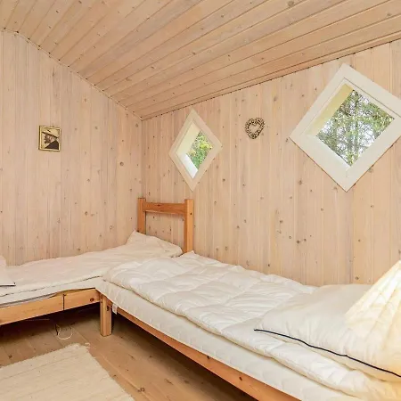 4 Person In سكاغن